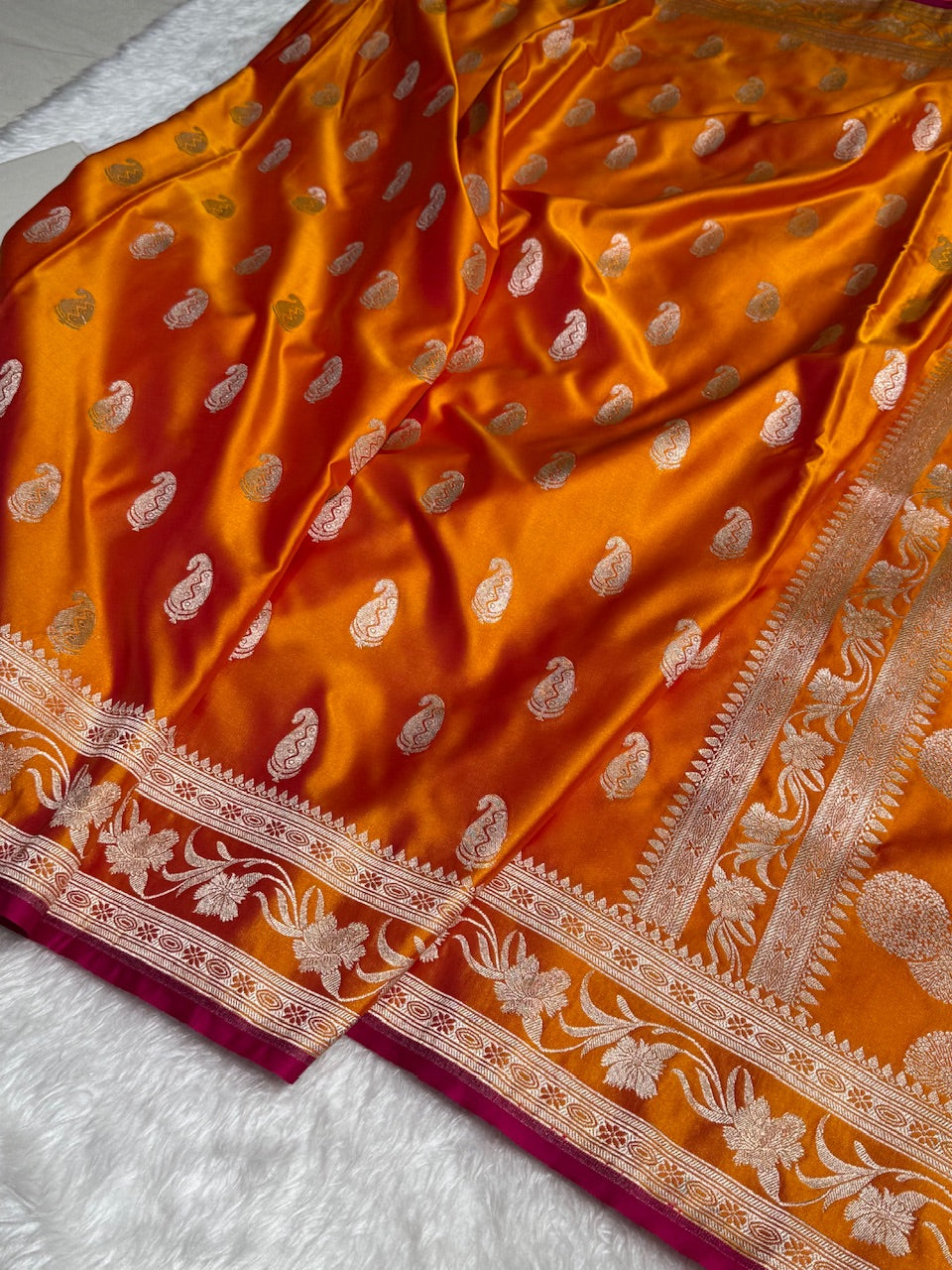Rich Gold Kairi Motif Mashru Silk Saree
