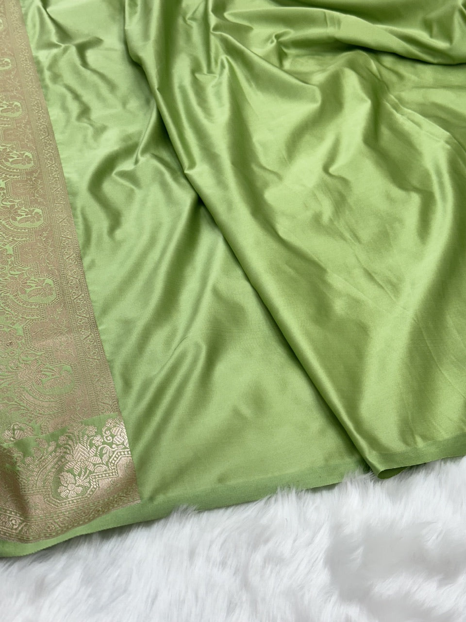 Parrot Green Shades Motif Booti Mashru Silk Saree