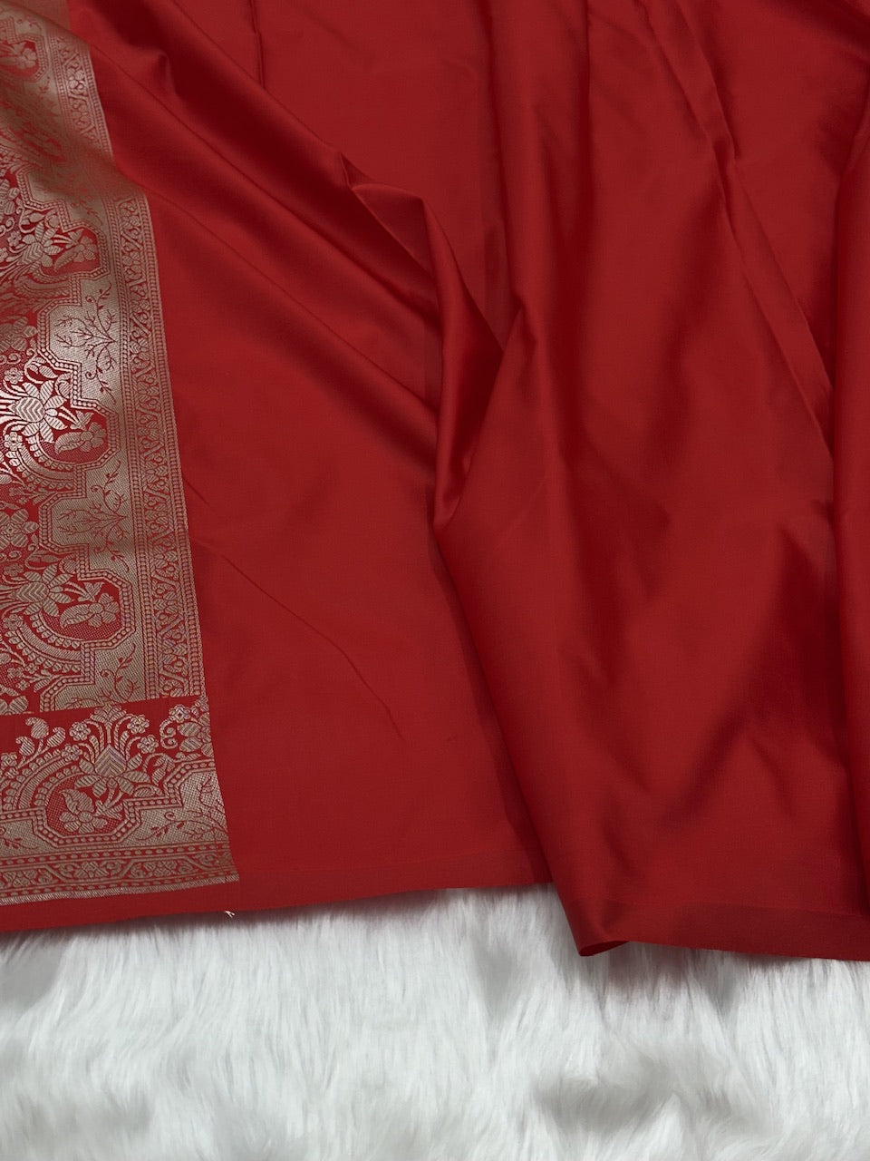 Red Shades Motif Booti Mashru Silk Saree