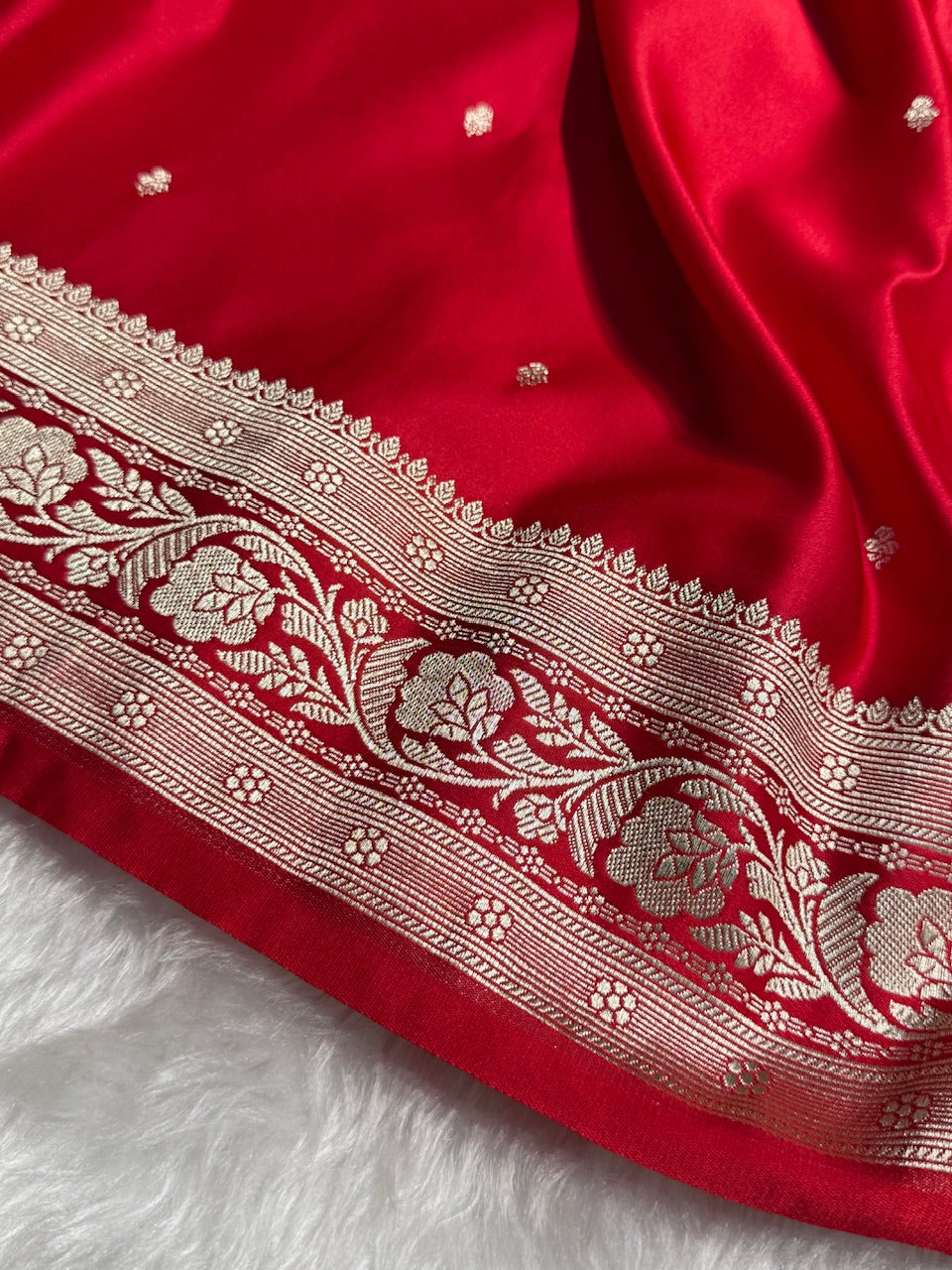 Red Shades Motif Booti Mashru Silk Saree