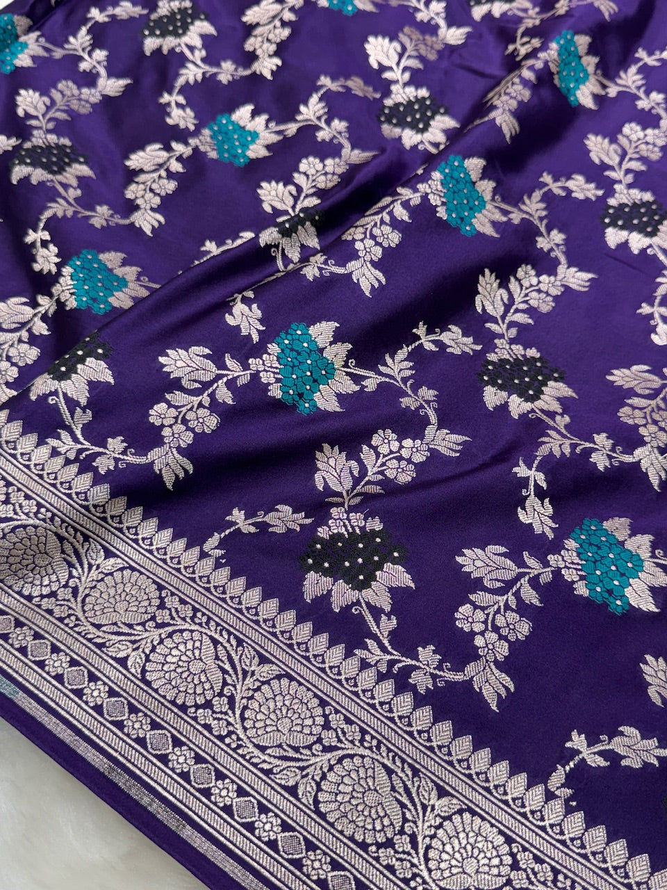 Purple Shades Jaal Pattern Mashru Silk Saree
