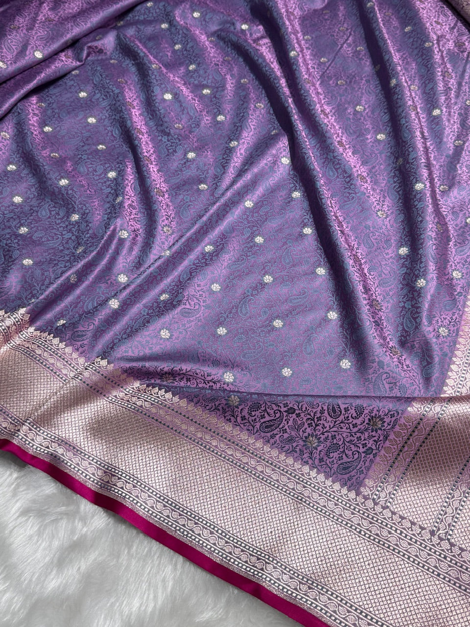 Dusty Lavender Shades Tanchoi Motif Mashru Silk Saree