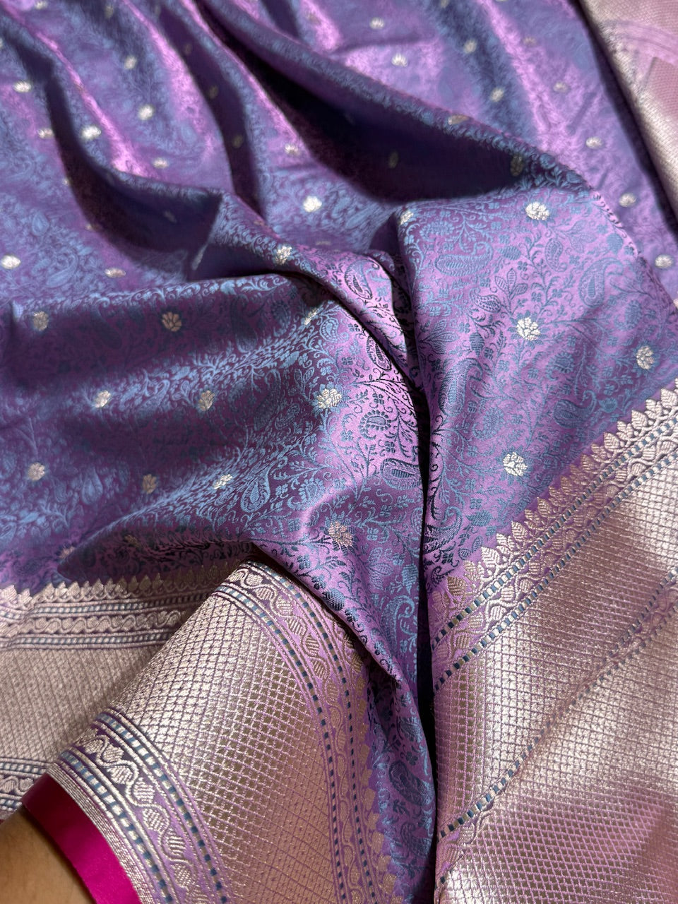 Dusty Lavender Shades Tanchoi Motif Mashru Silk Saree