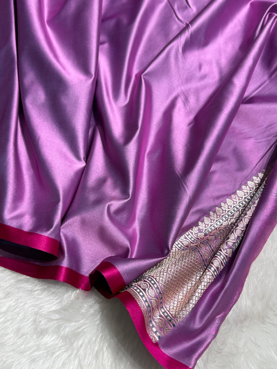 Dusty Lavender Shades Tanchoi Motif Mashru Silk Saree