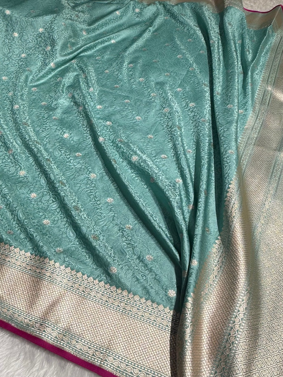Turquoise Shades Tanchoi Motif Mashru Silk Saree