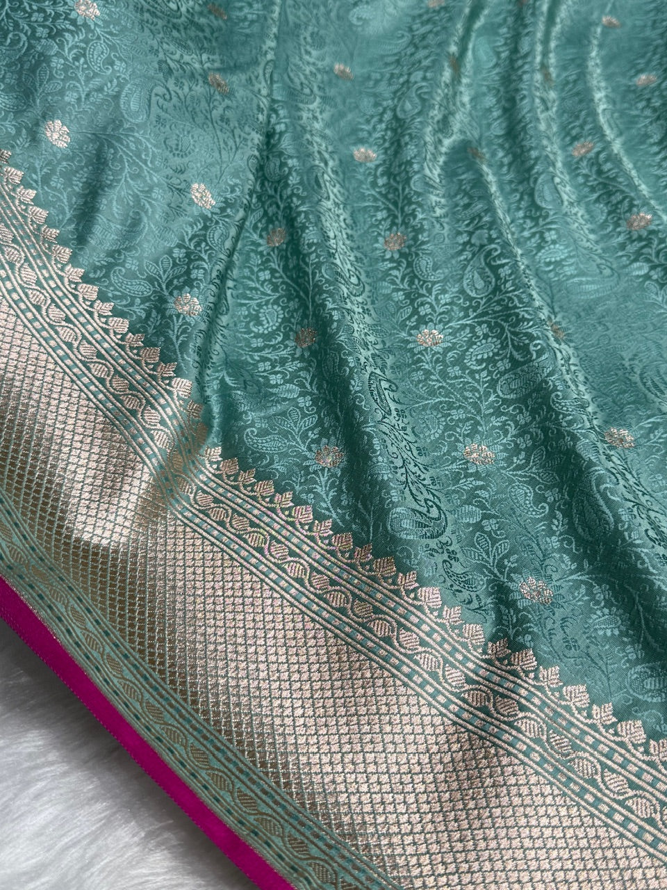 Turquoise Shades Tanchoi Motif Mashru Silk Saree