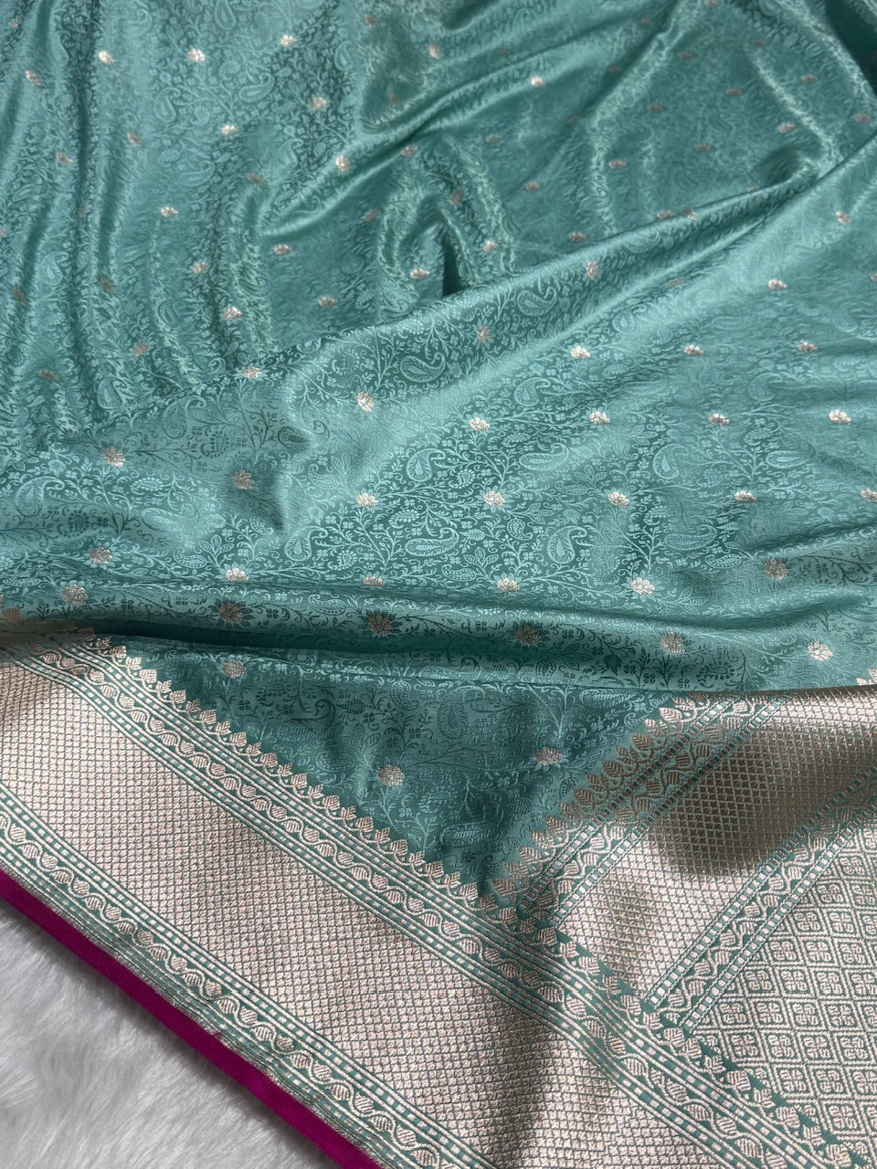 Turquoise Shades Tanchoi Motif Mashru Silk Saree