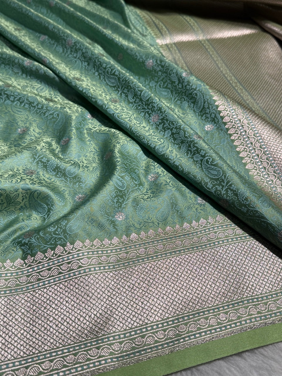 Sea Green Shades Tanchoi Motif Mashru Silk Saree