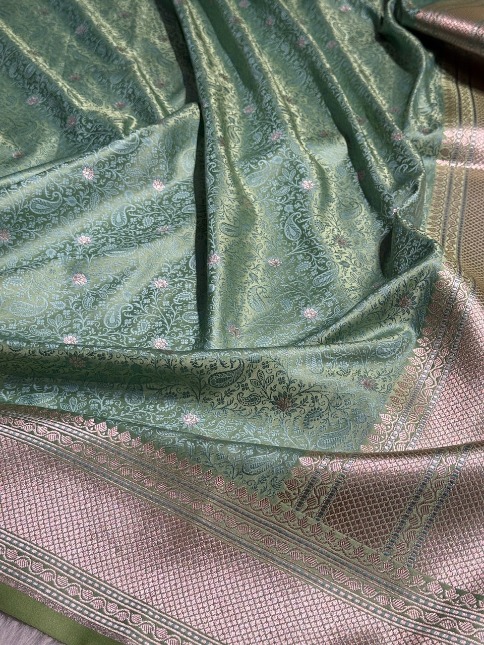 Sea Green Shades Tanchoi Motif Mashru Silk Saree