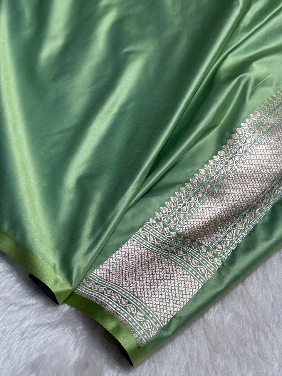 Sea Green Shades Tanchoi Motif Mashru Silk Saree