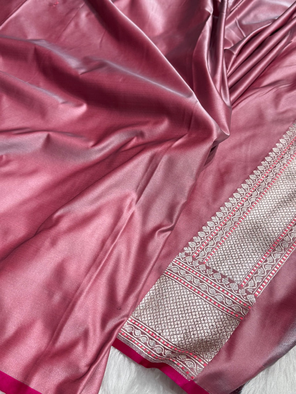 Strawberry Shades Tanchoi Motif Mashru Silk Saree