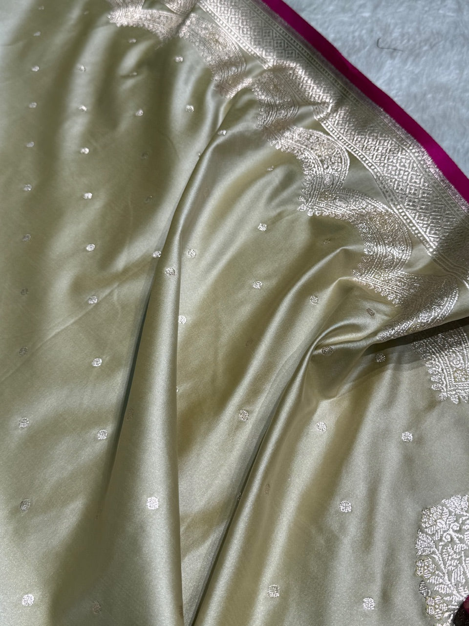 Tusser Shades Scallop Motif Booti Mashru Silk Saree