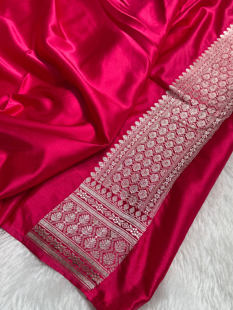 Banarasi Rani Floral Booti Mashru Silk Saree