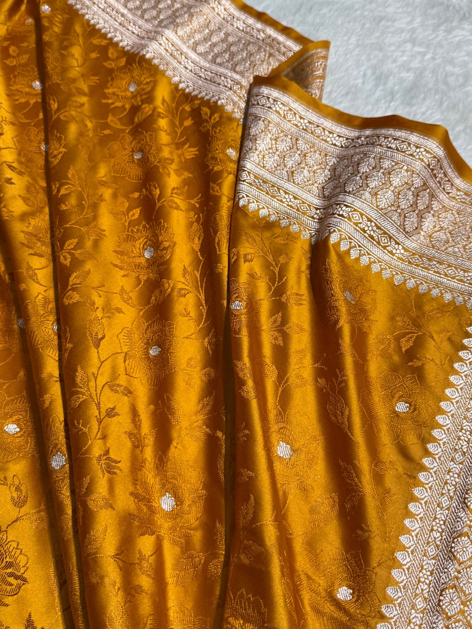 Banarasi Mustard Tanchoi Floral Booti Mashru Silk Saree