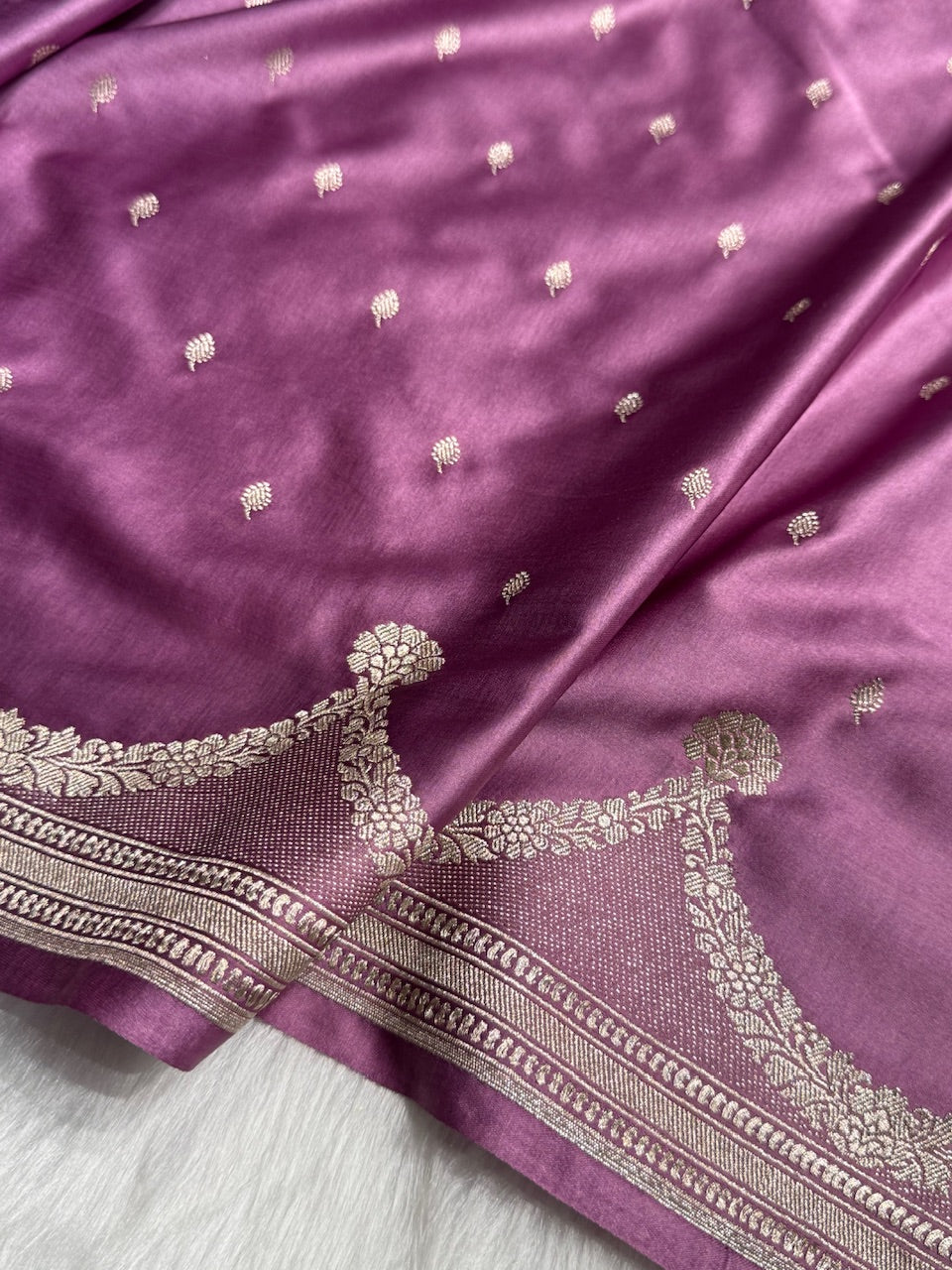 Dusty Lavender Shades Scallop Booti Mashru Silk Saree