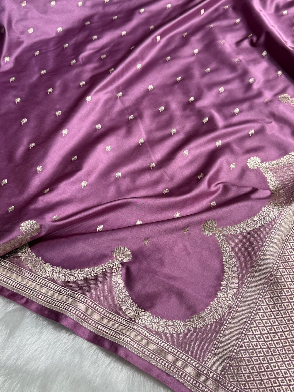 Dusty Lavender Shades Scallop Booti Mashru Silk Saree