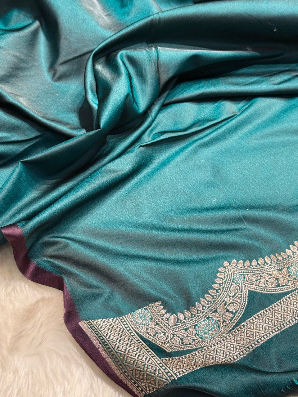 Dark Rama Shades Scallop Motif Booti Mashru Silk Saree