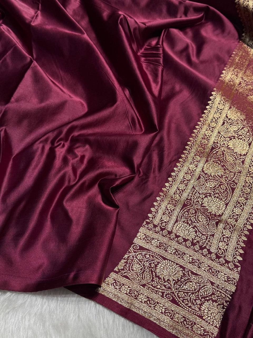 Garnet Floral Jaal Pattern Satin Katan Silk saree SK55