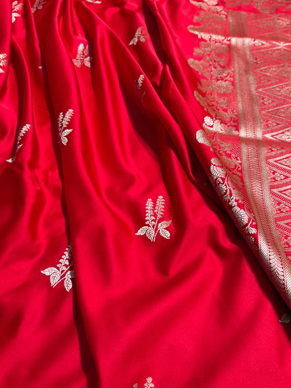 Red Floral Boota Mashru Silk Saree