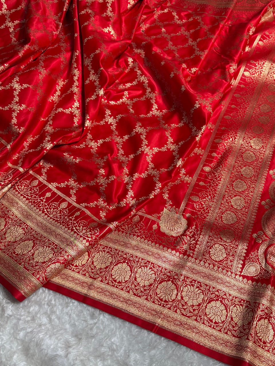 Red Shades Jaal Satin Katan Silk Saree SK22
