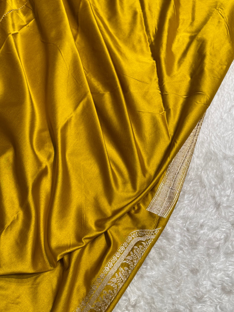 Skirt Border Mehandi Mashru Silk Saree