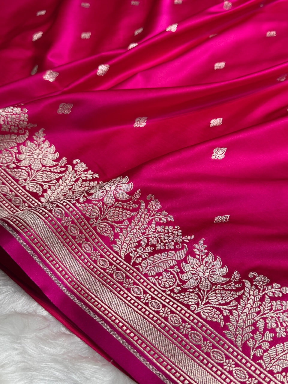 Rani Shades Motif Booti Mashru Silk Saree