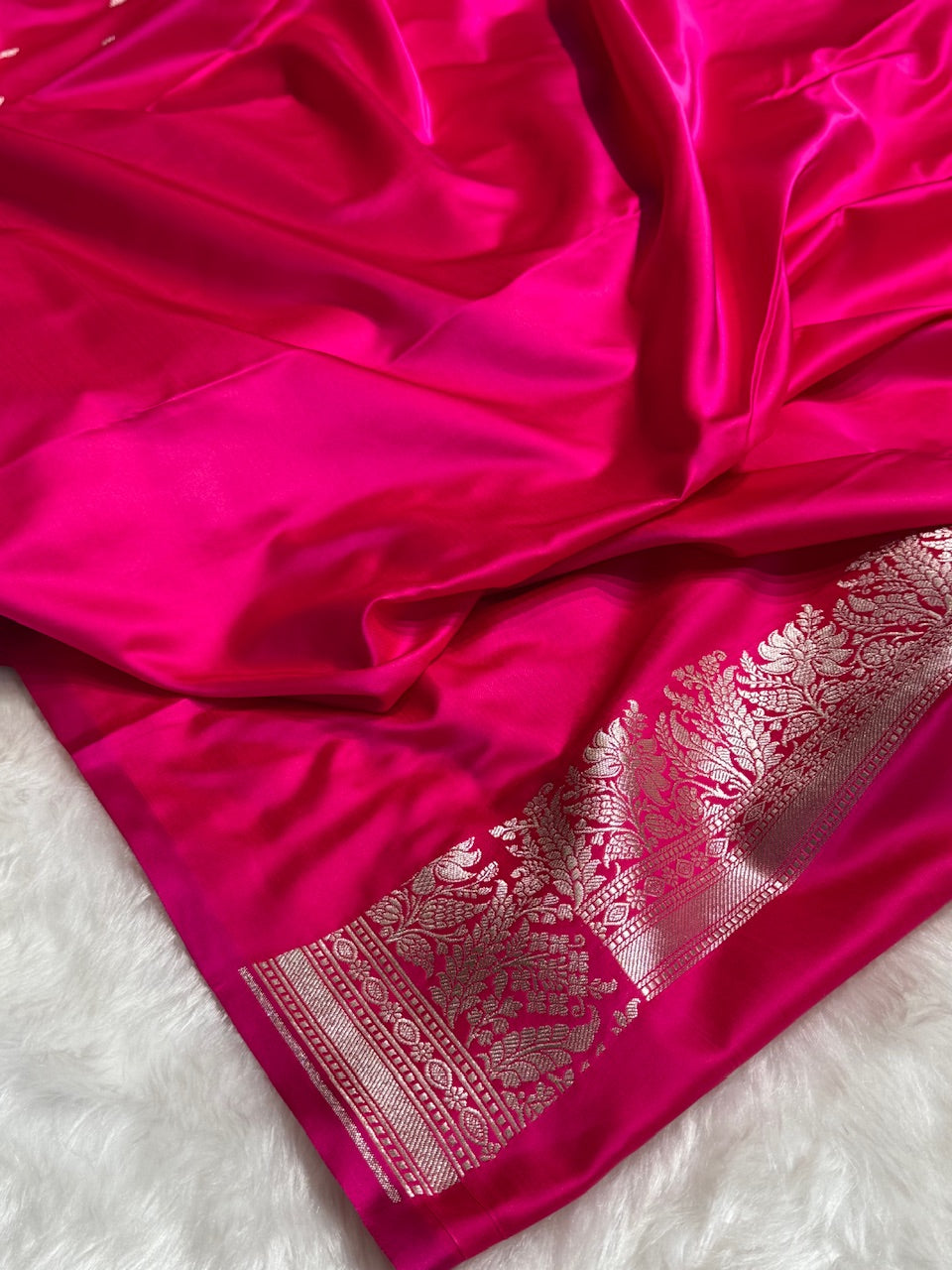 Rani Shades Motif Booti Mashru Silk Saree