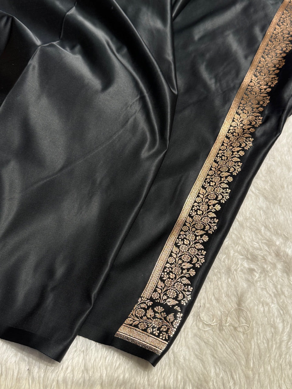 Black Floral Booti Katan Silk Saree SK23