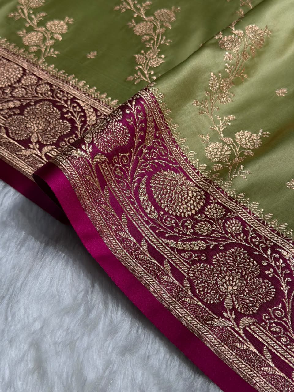 Mehendi \ Rani Contrast Satin Katan Saree Floral Cross Pattern SK156