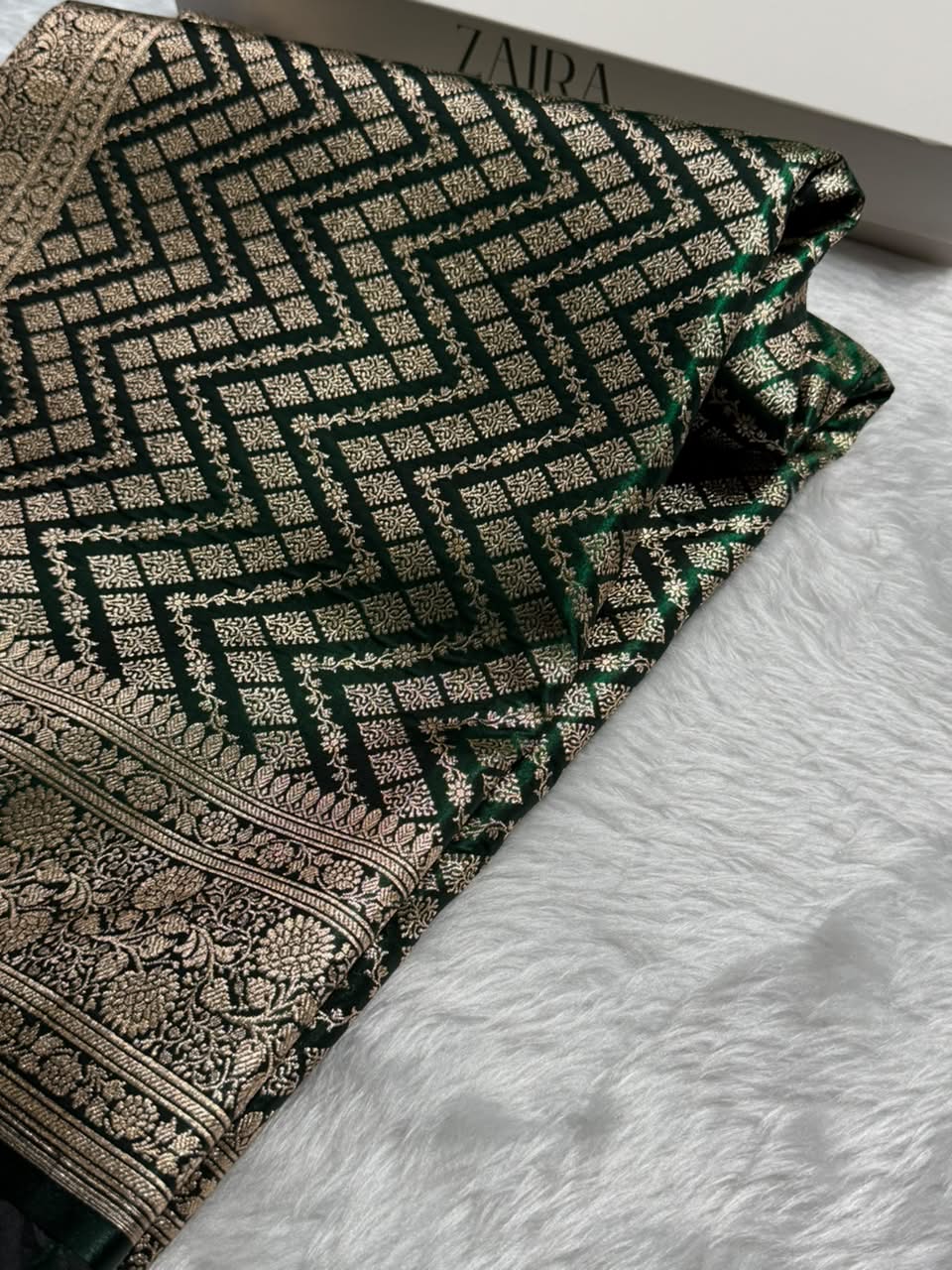Bottle Green Shades Jaal Pattern Banarasi Satin Silk Saree SS56