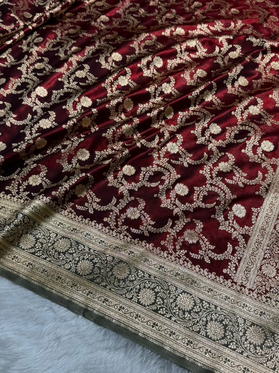 Maroon \ Grey Contrast Shades Jaal Pattern Banarasi Satin Silk Saree SS47