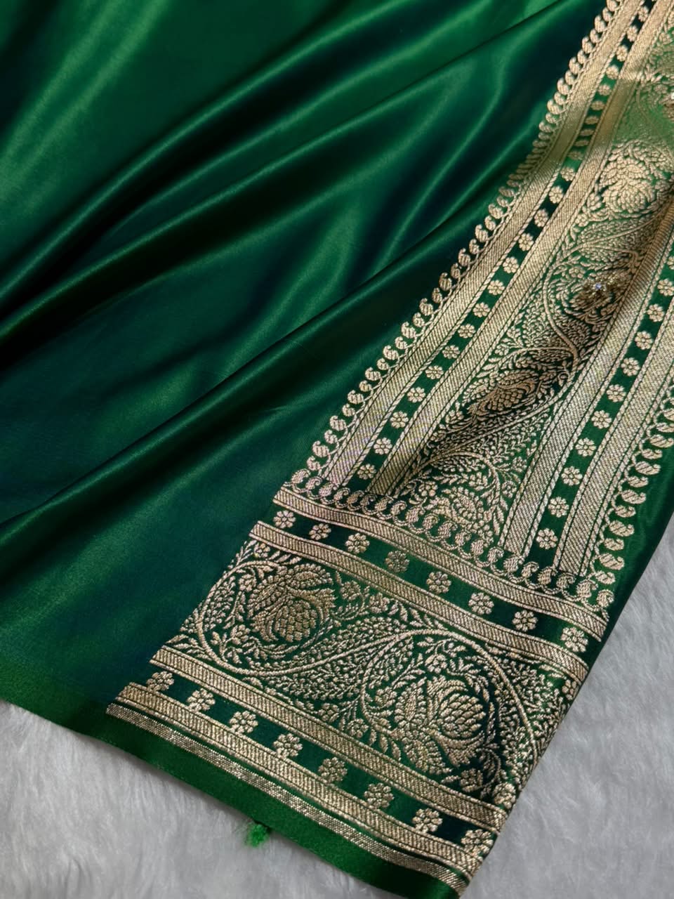 Banarasi Bottle Green Shades Cross Floral Pattern With Zardozi Work Satin Katan Silk Saree BSK79