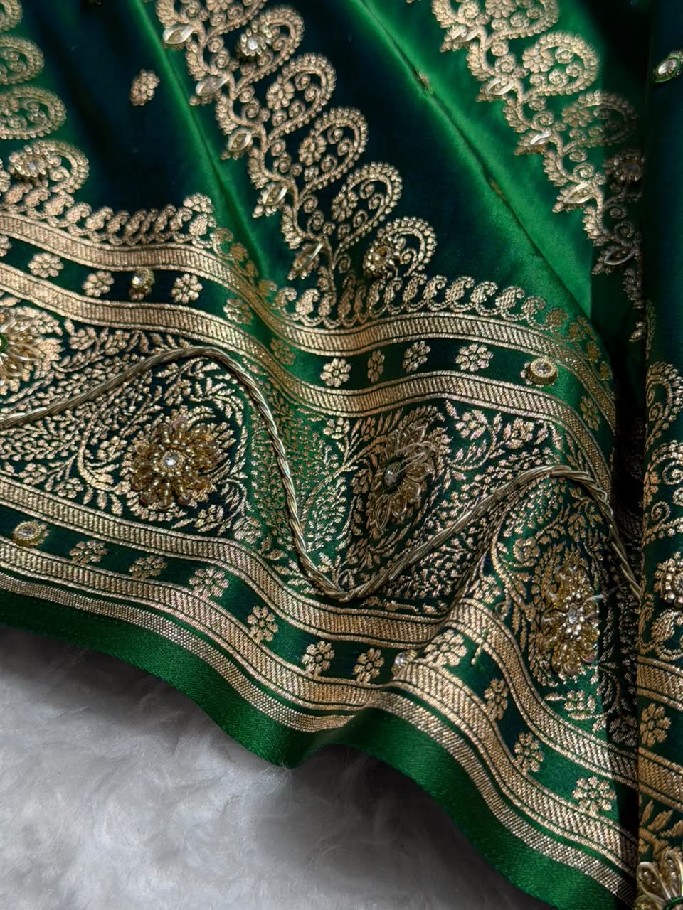 Banarasi Bottle Green Shades Cross Floral Pattern With Zardozi Work Satin Katan Silk Saree BSK79
