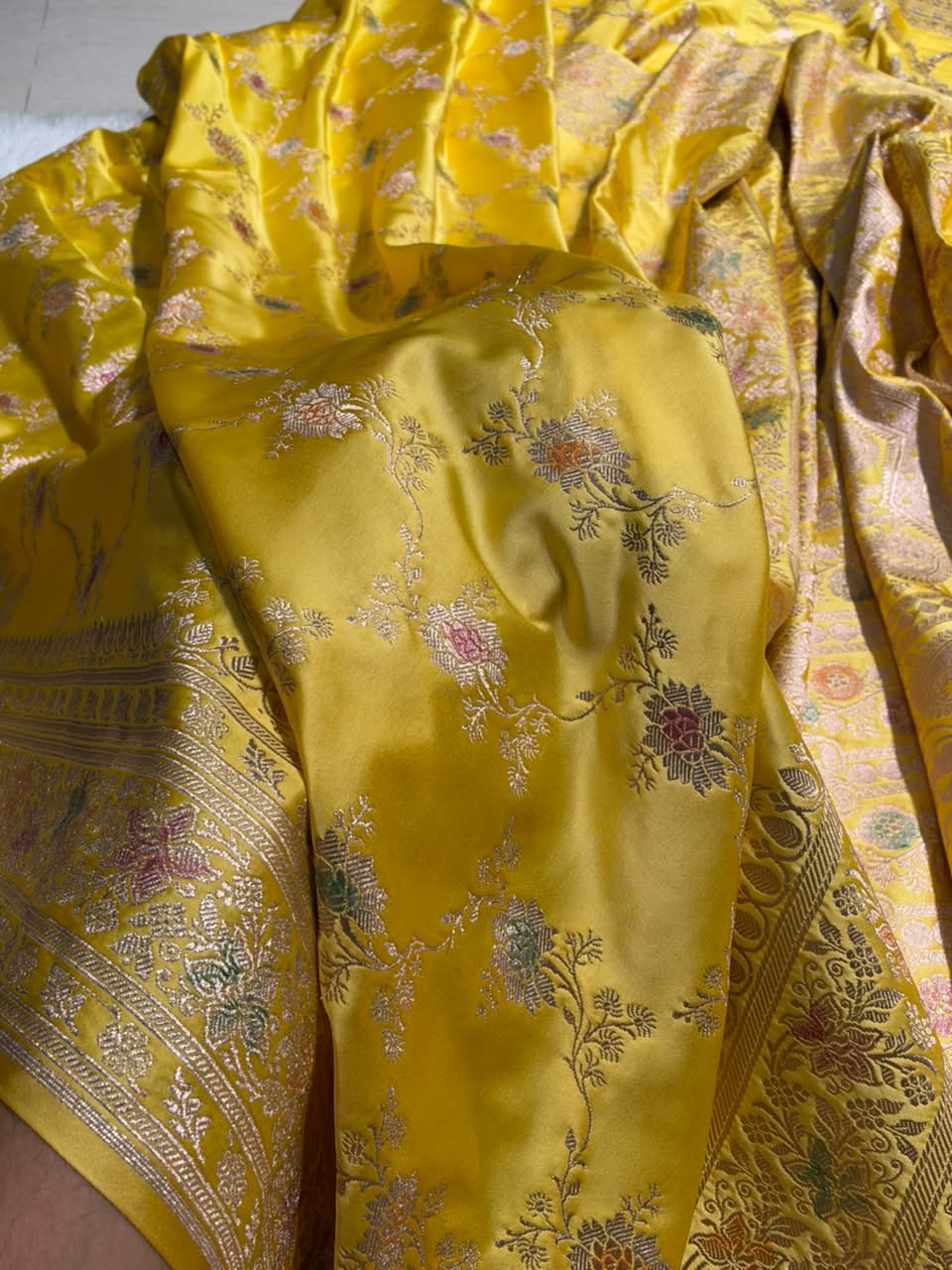 Yellow Shades Banarasi Minakari Floral Jaal Mashru Silk Saree MCS109