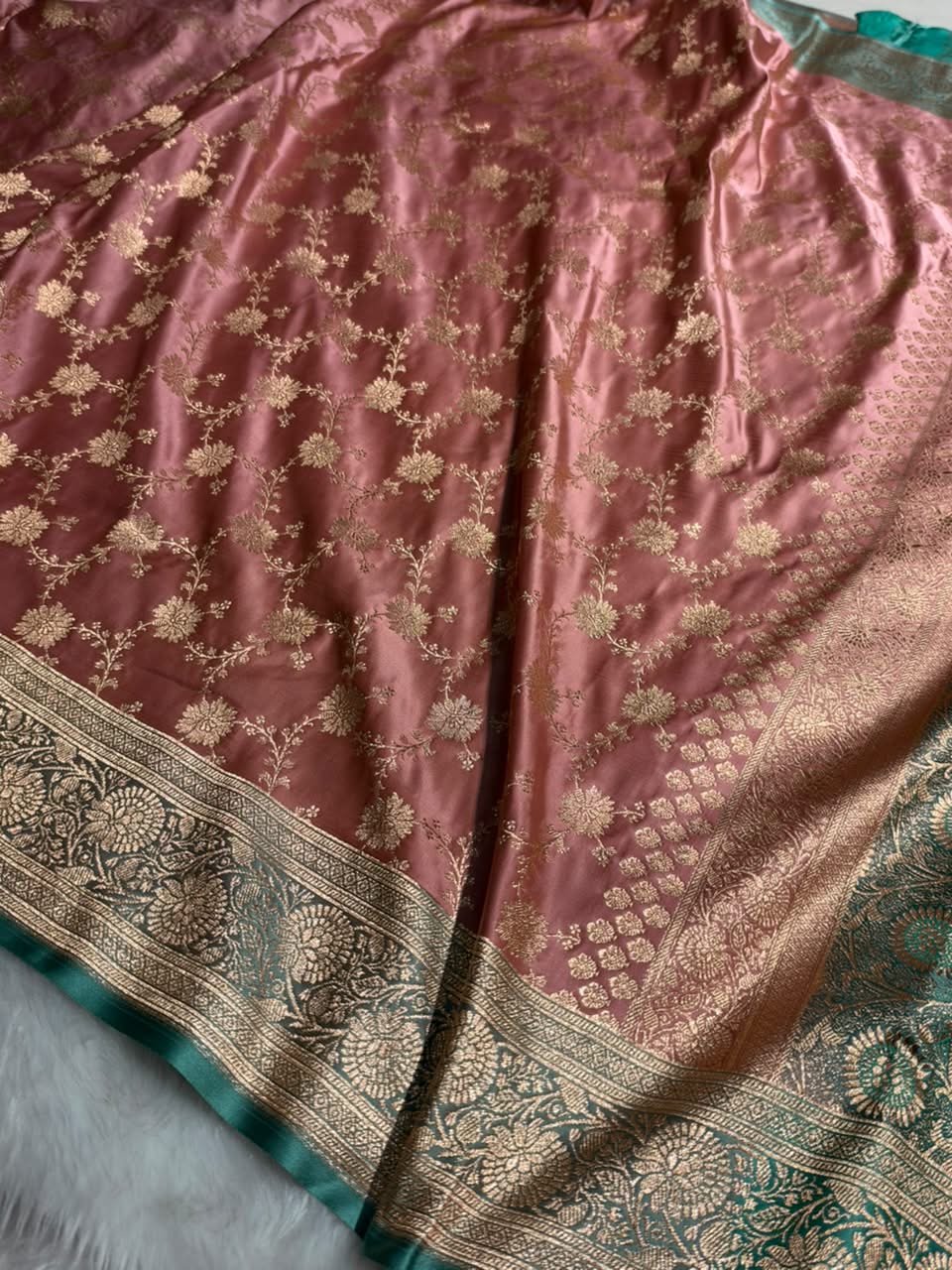Banarasi Satin Katan Saree in Contrast Peach - SeaGreen Shades SK132