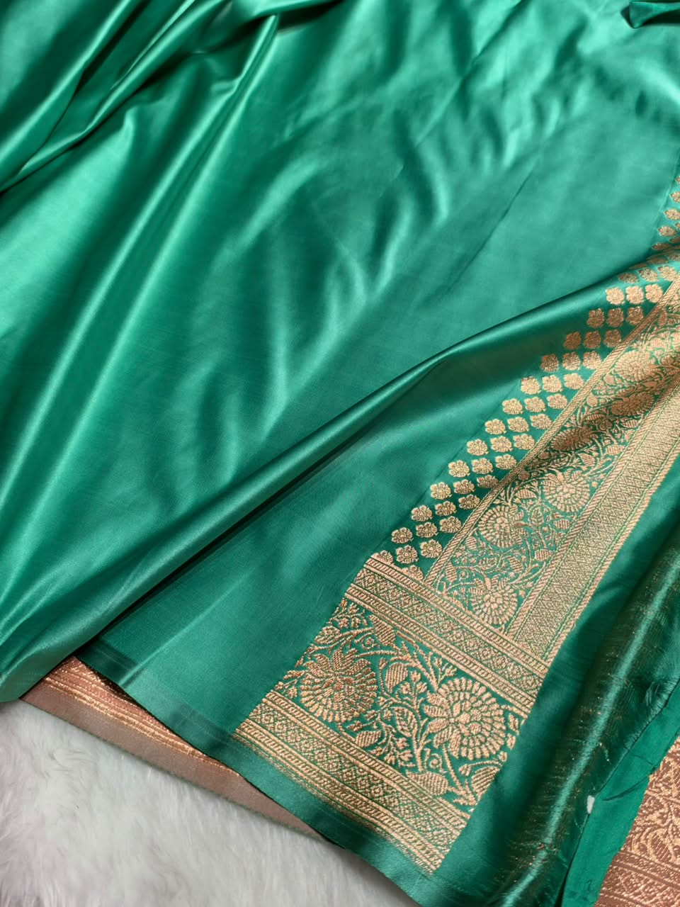 Banarasi Satin Katan Saree in Contrast Peach - SeaGreen Shades SK132