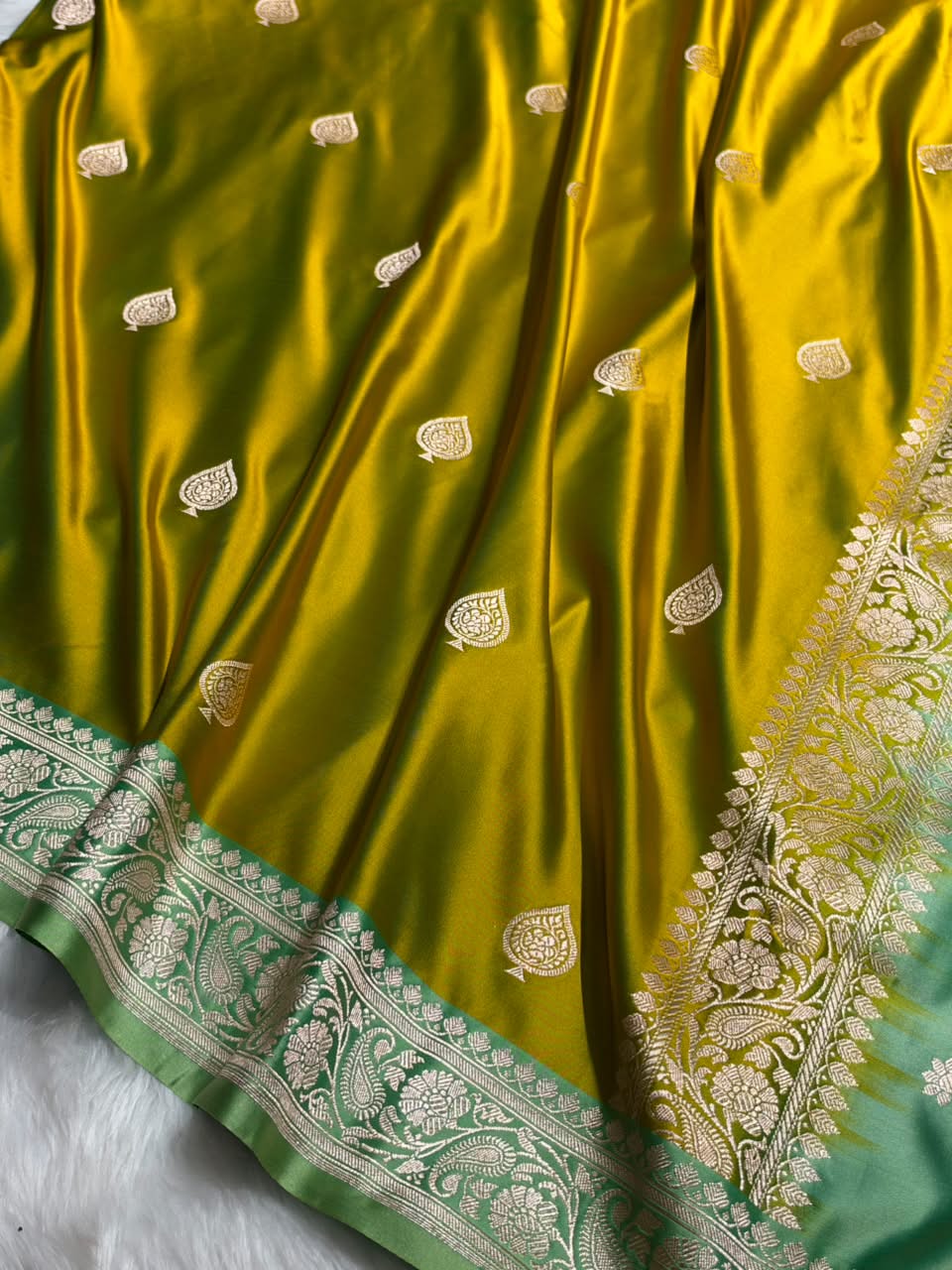 Contrast Mustard Yellow / Olive Green Shade Banarasi Booti Pattern Mashru Silk Saree MSM-140