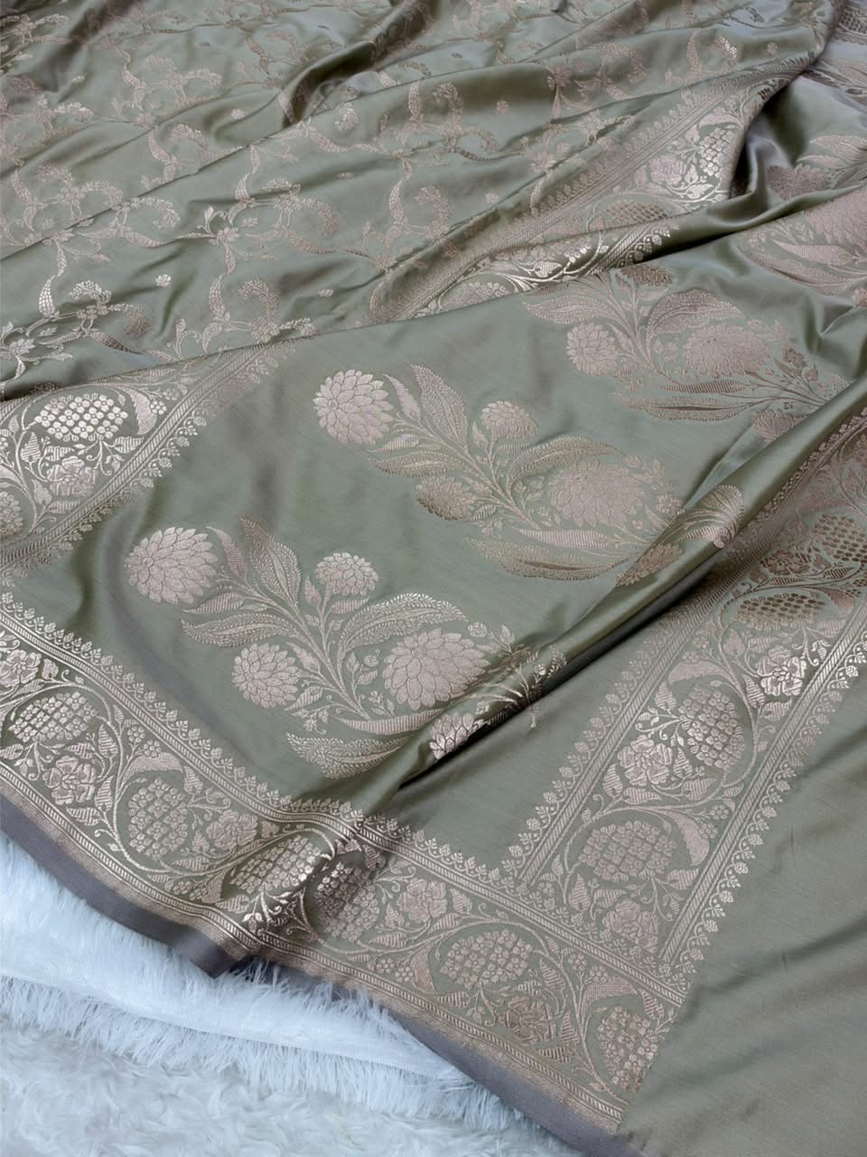 Olive Grey Shades Banarasi With Floral Jaal Pattern Mashru Silk Saree MSM-134