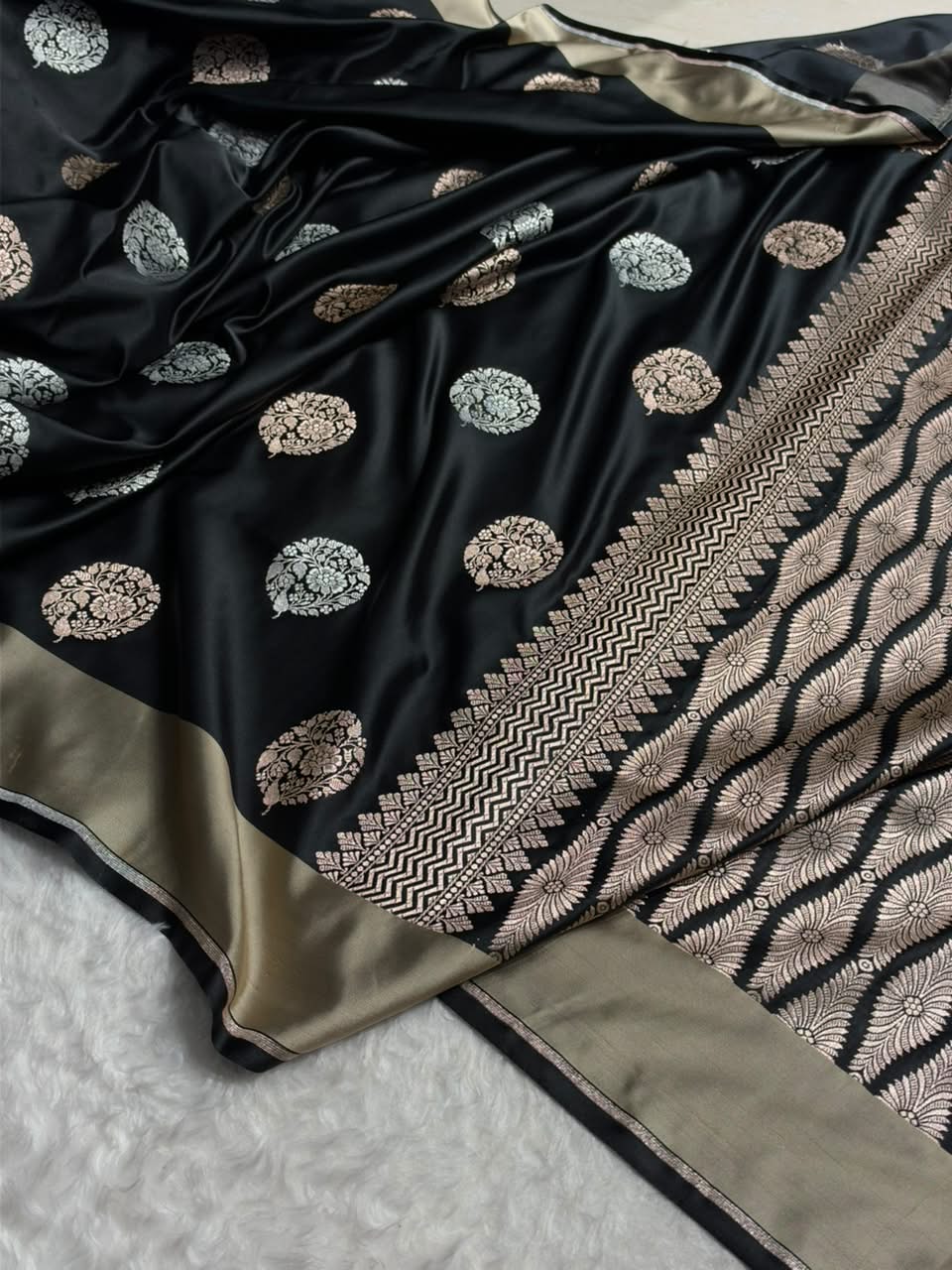 Black Saree With Tusser Border in Floral Pattern Mashru Silk Saree MSM-145
