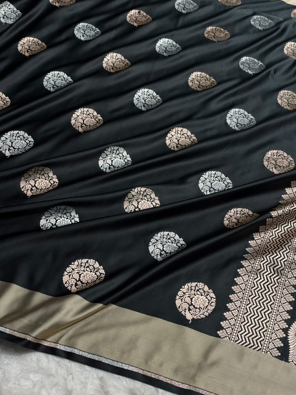 Black Saree With Tusser Border in Floral Pattern Mashru Silk Saree MSM-145