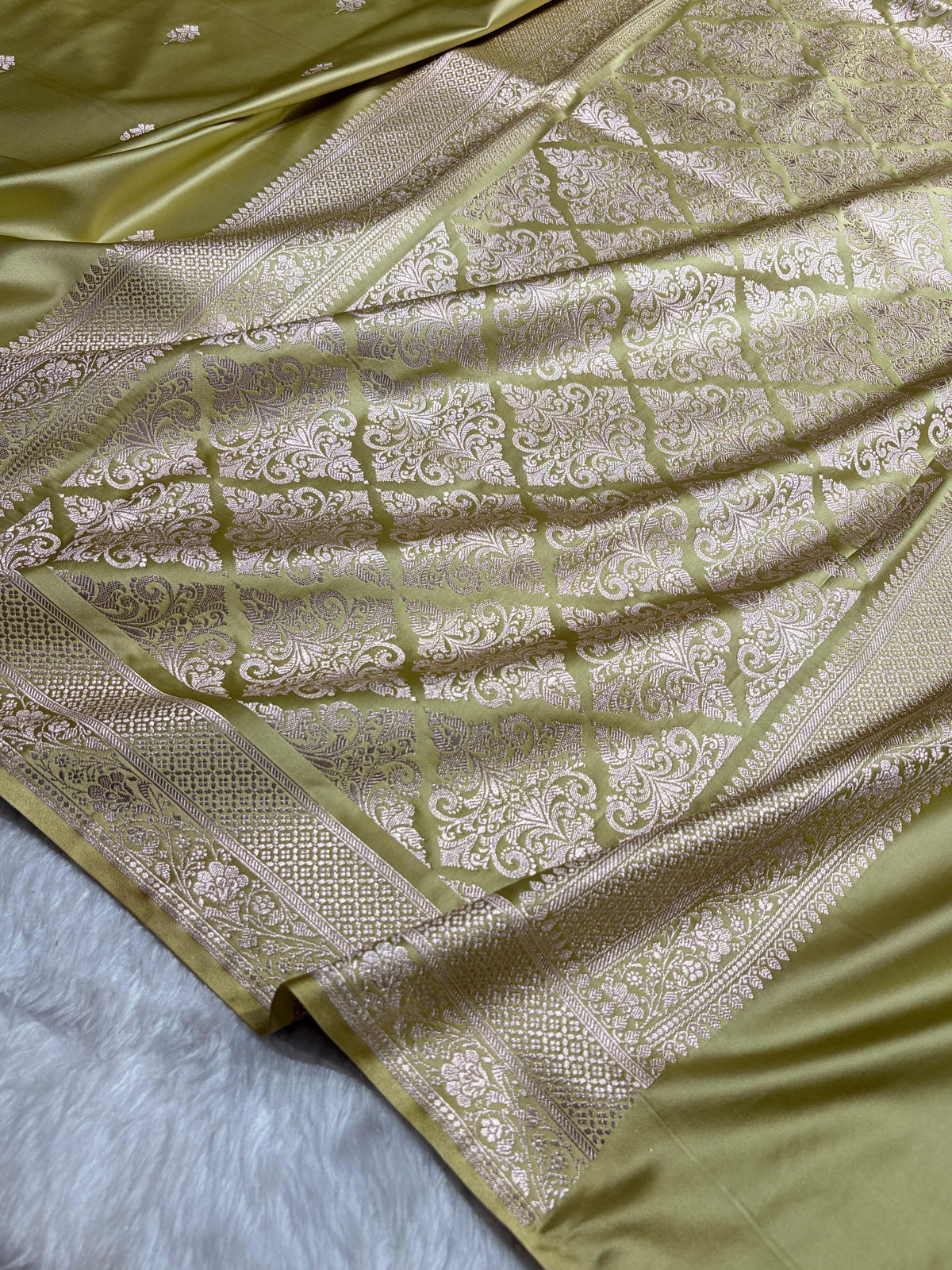 Lemon Pista Shades Banarasi Boota Pattern Floral Mashru Silk Saree MSM-148