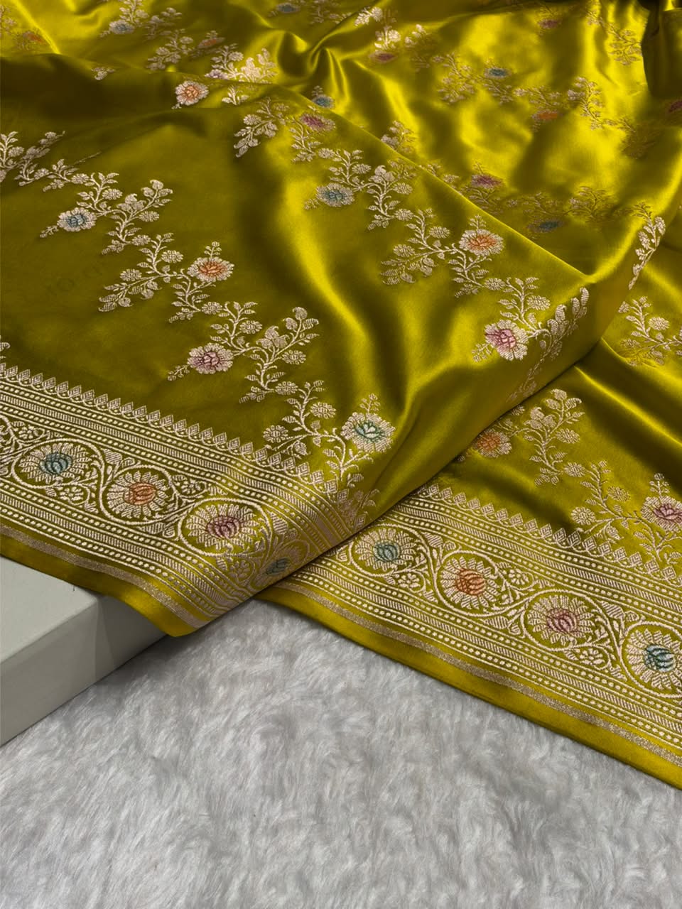 Liril Mehendi Minakari Banarasi Cross Mashru Silk Saree MCS01