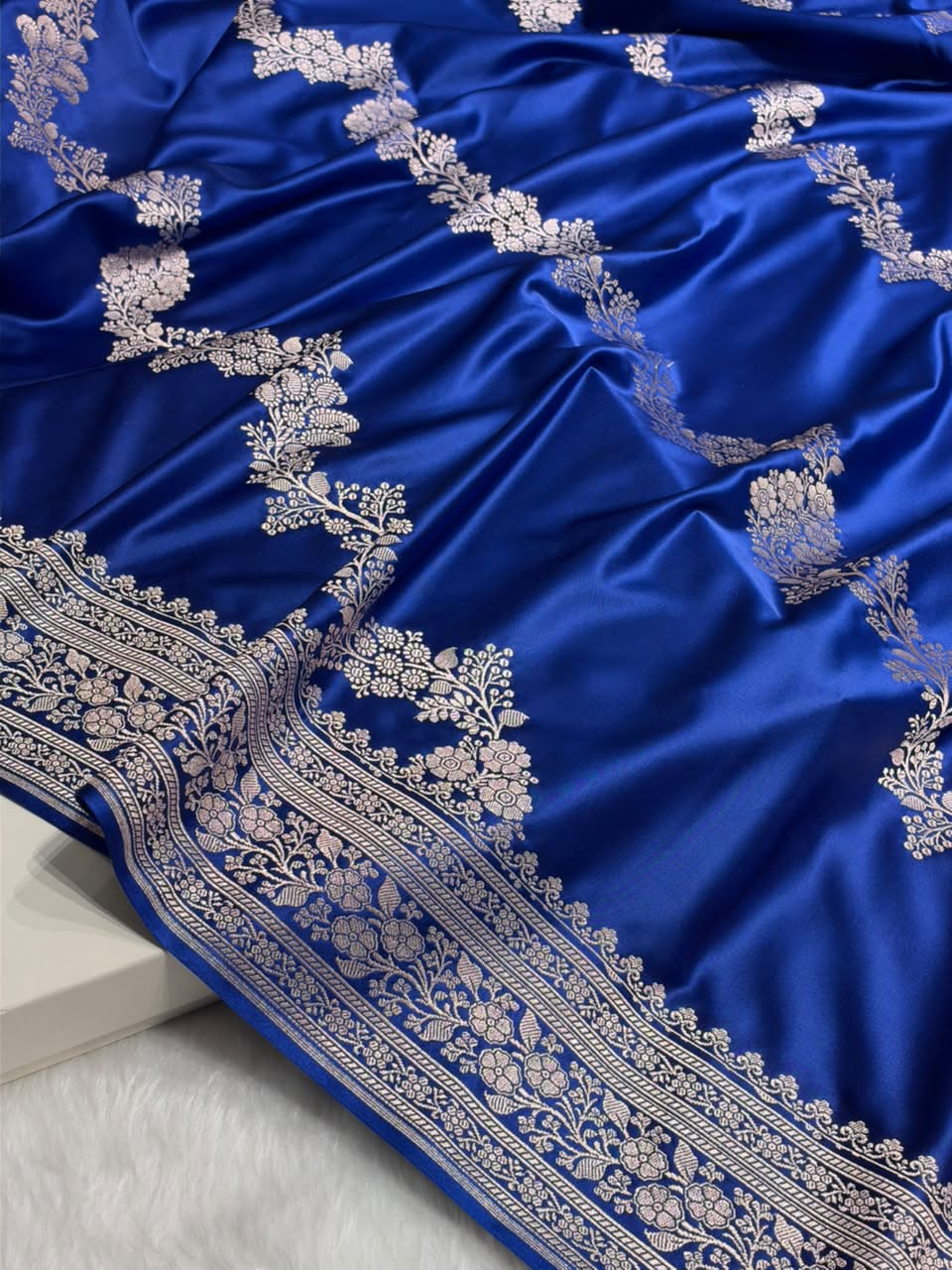 Banarasi Cross pattern in Royal Blue Shades Mashru silk saree MCS116