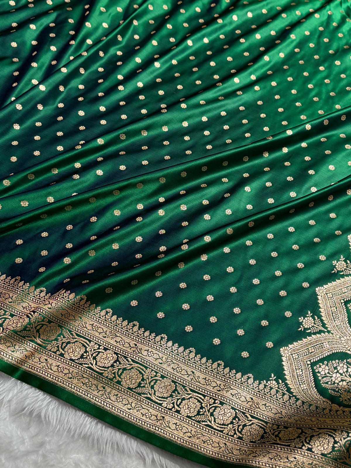 Banarasi Bottle Green Booti Katan Silk Saree SK01