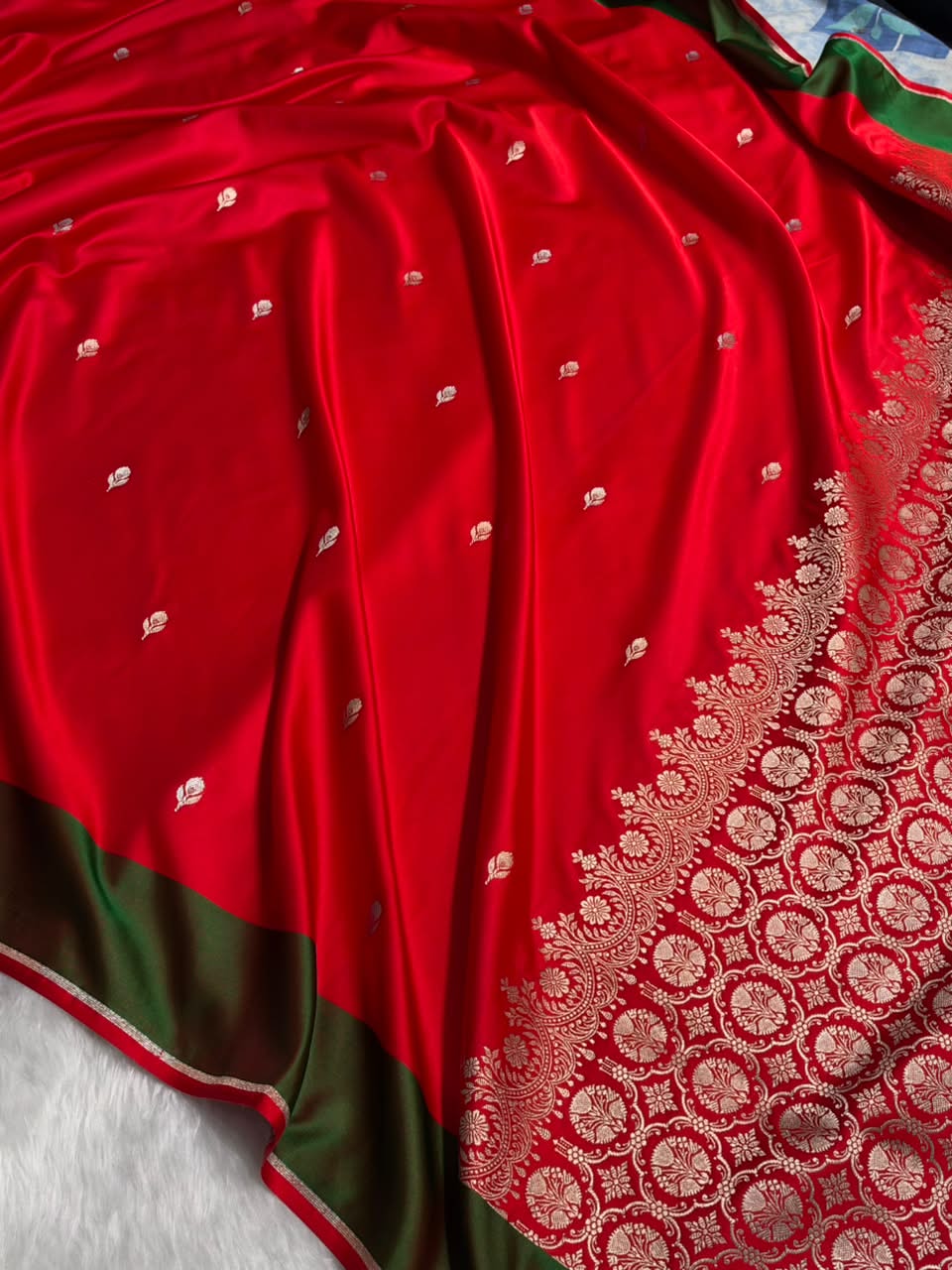 Red With Dark Greeen Shades Border Banarasi Booti Pattern Mashru Silk Saree MSM-141
