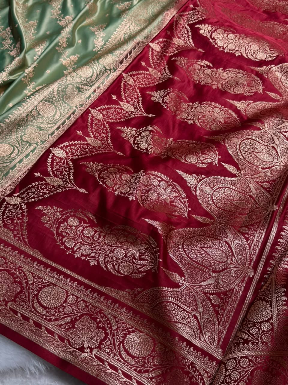 Pista \ Maroon Contrast Satin Katan Saree Floral Cross Pattern SK156