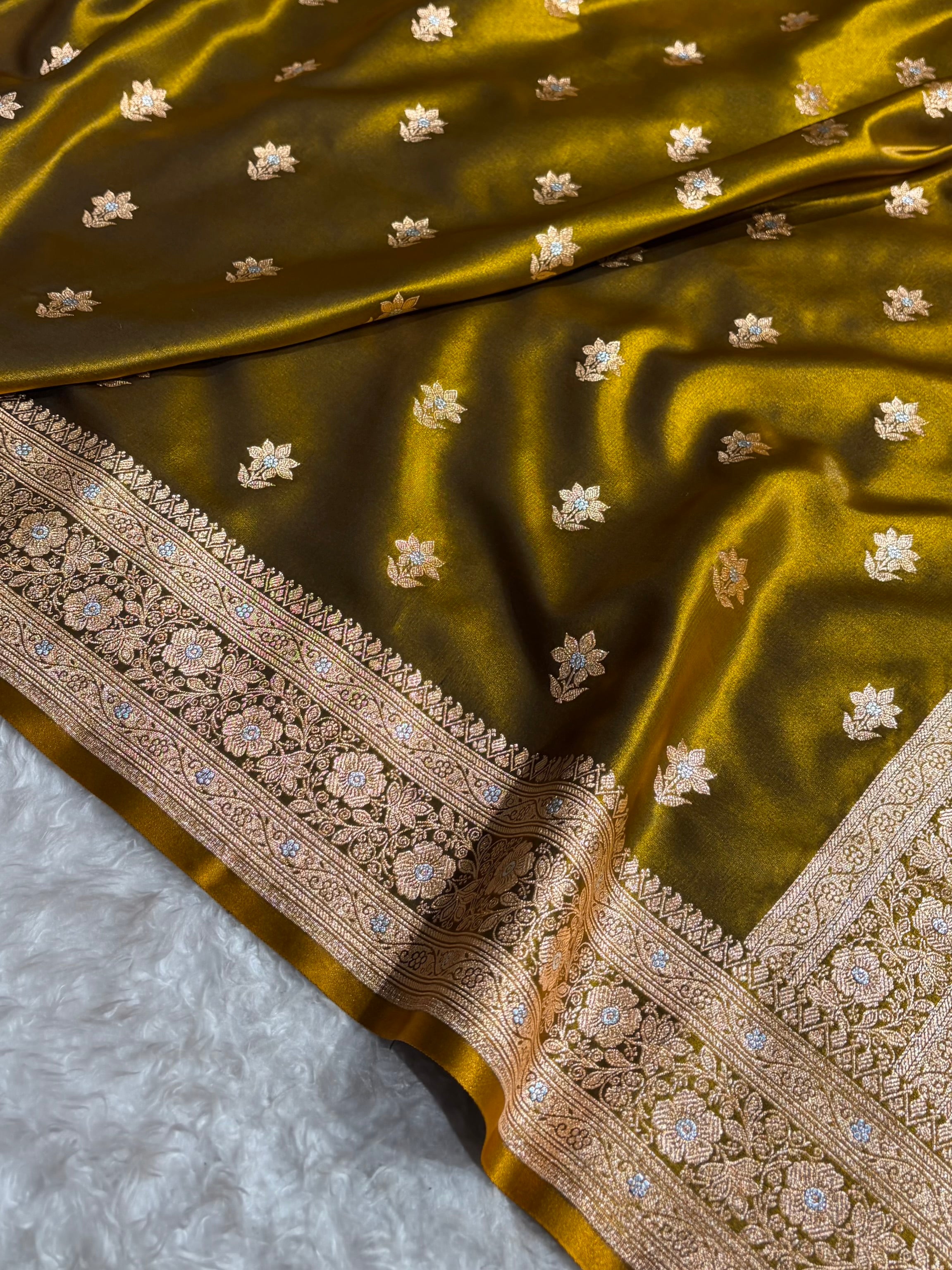 Mehendi Shades Minakari Boota Pattern Banarasi Satin Silk Saree SS44