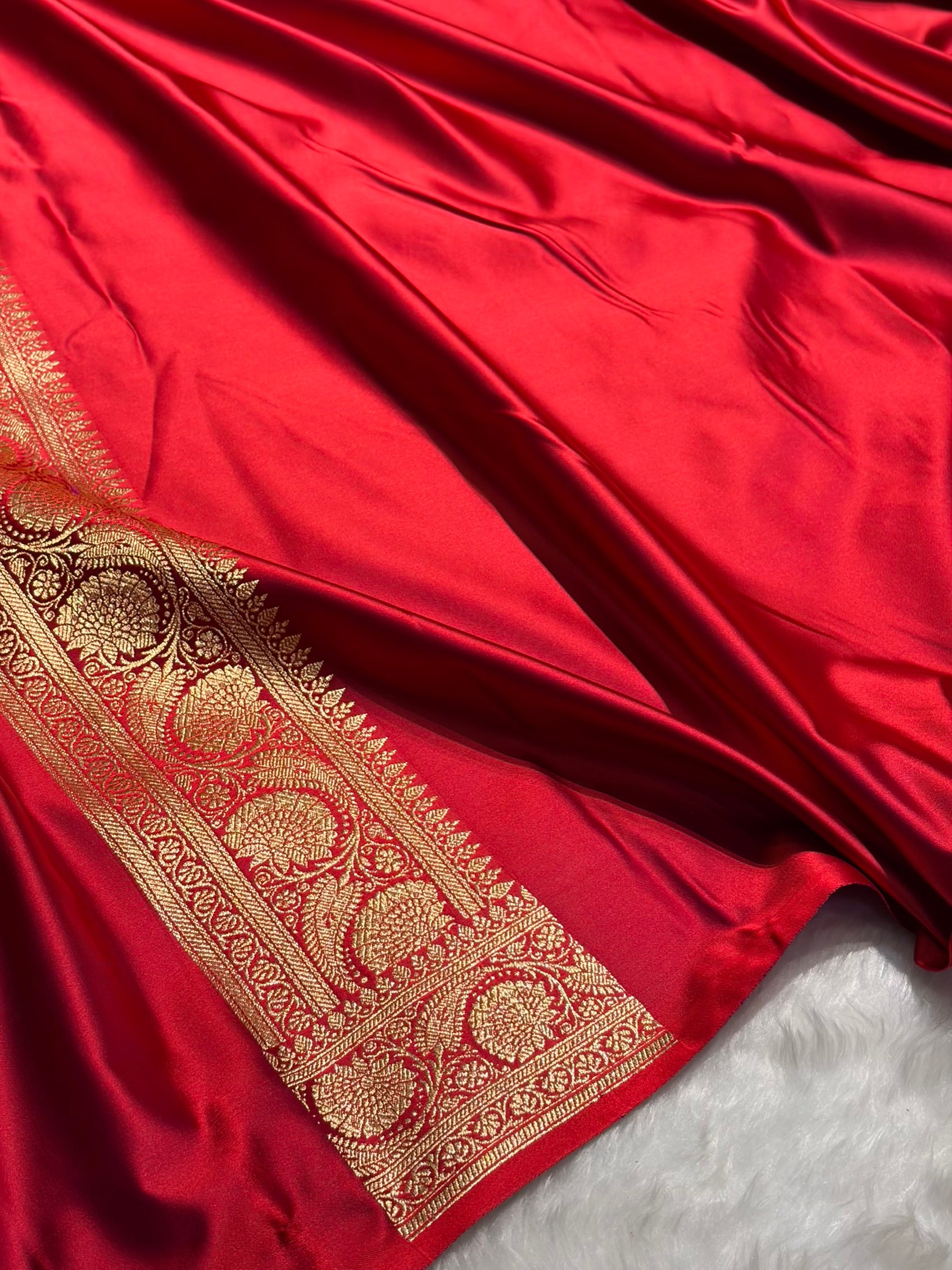 Cross Red Floral Boota Pattern Satin Katan Silk Saree SK71