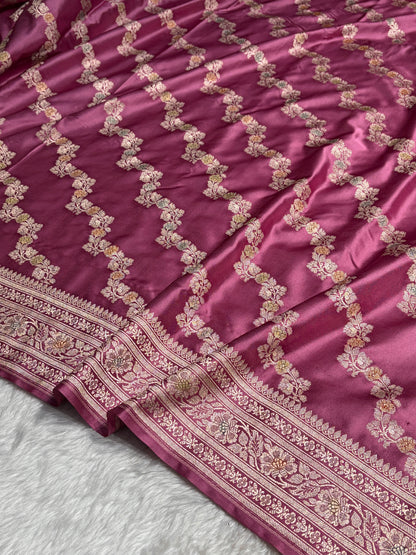 Mauve Shades Minakari Mashru Silk Saree With Cross Pattern