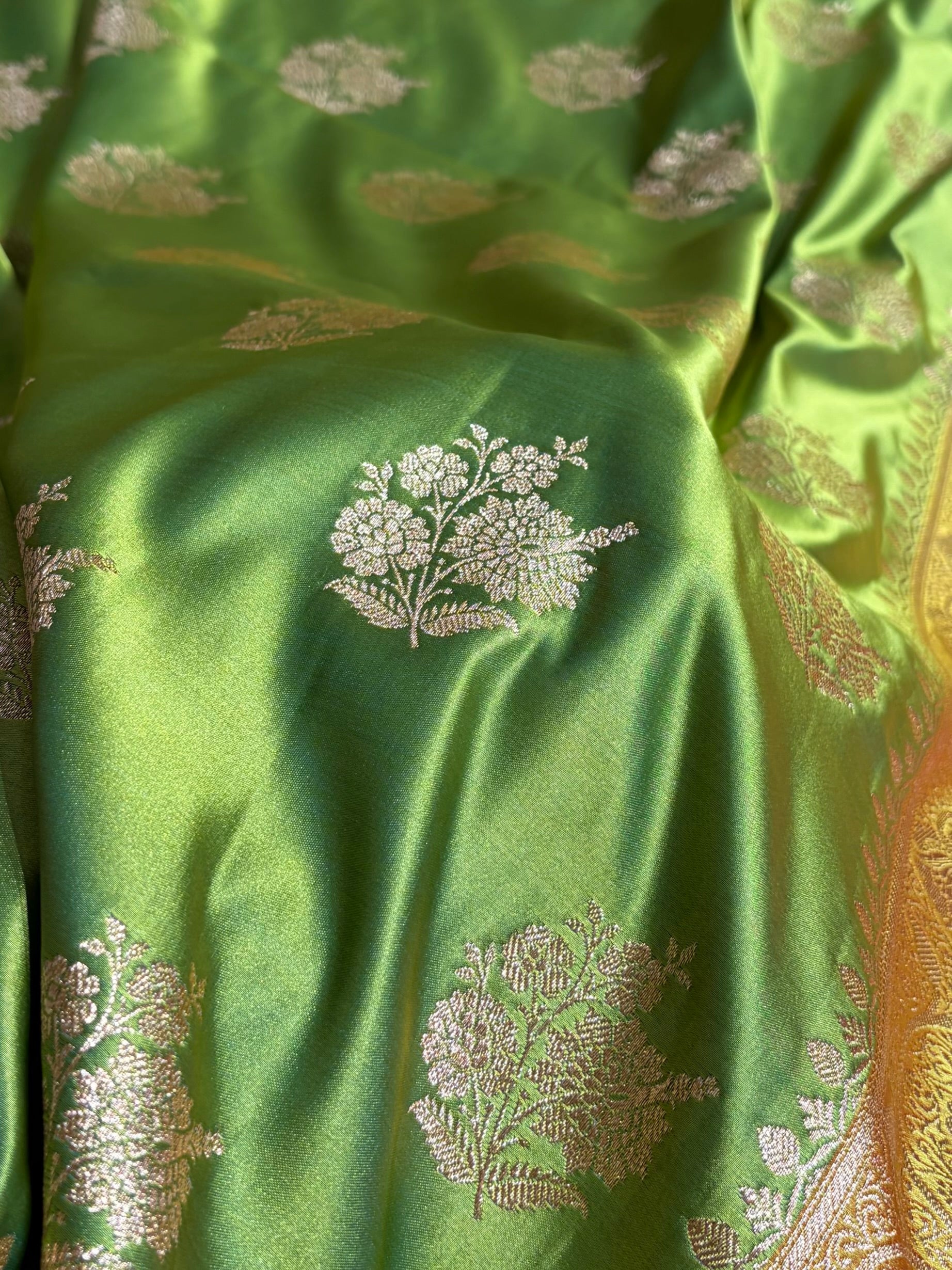 Contrast Banarasi Satin Katan Saree Booti Pattern in Mahndi/ Rani Shades SK140